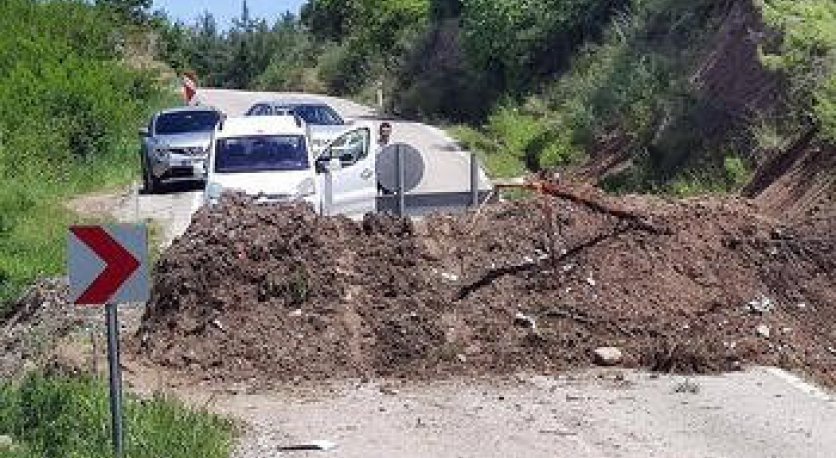 Sürücüler Akyar'dan Dönüş Yapmak Zorunda Kaldı