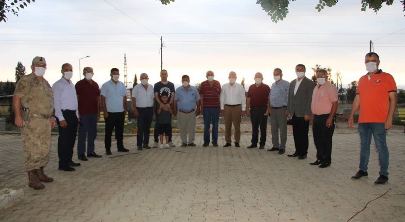 İskenderun Belediye Başkanı Fatih Tosyalı mahalleleri dolaşıp halkın sorunlarını yerinde dinliyor