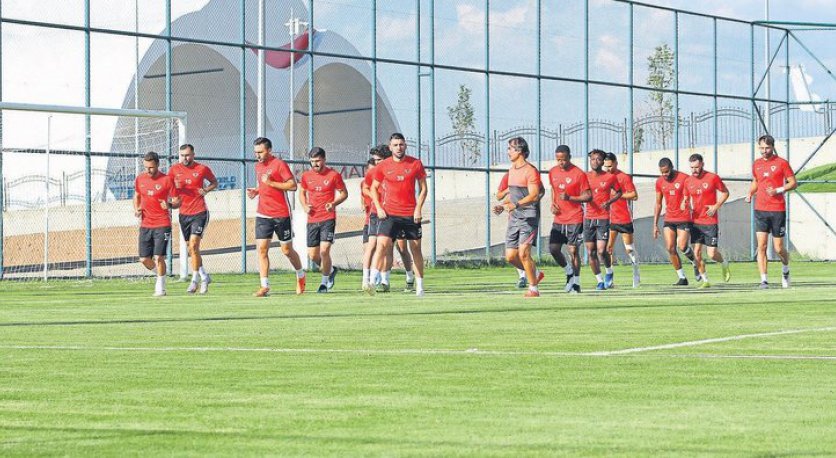 Hatayspor yeni sezon hazırlıklarını Erzurum'da sürdürüyor