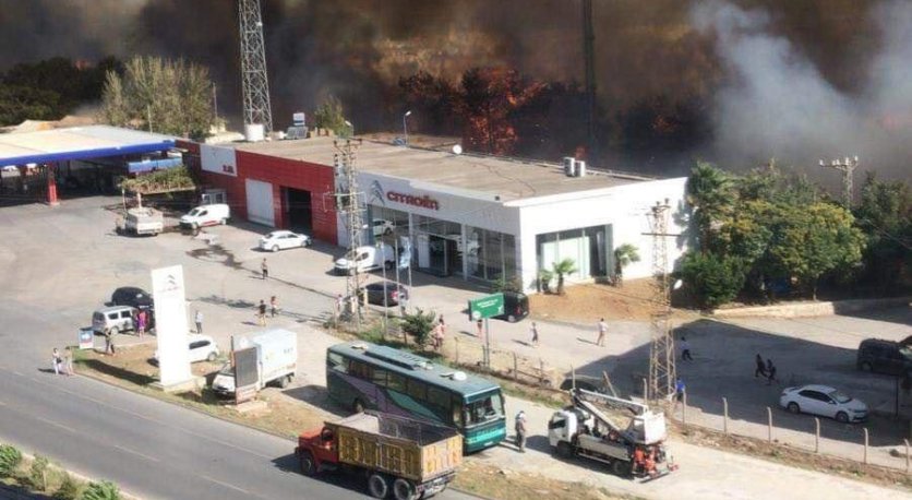 Hatay'da büyük yangın! Bazı evler tahliye edildi 