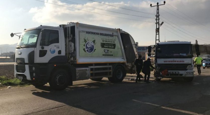 Hatay'da belediye araçları çarpıştı: 1 temizlik işçisi hayatını kaybetti