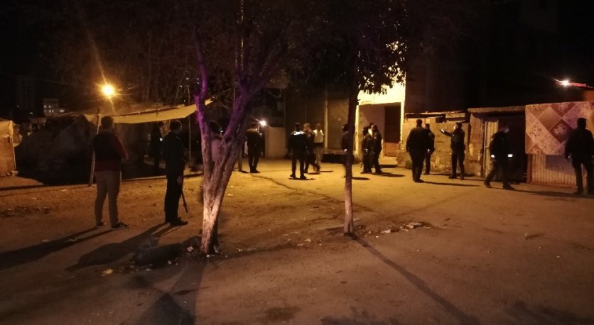 Adana’da silahlı çatışma: Mahalle savaş alanına döndü